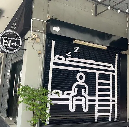 Donmueang Station Hostel